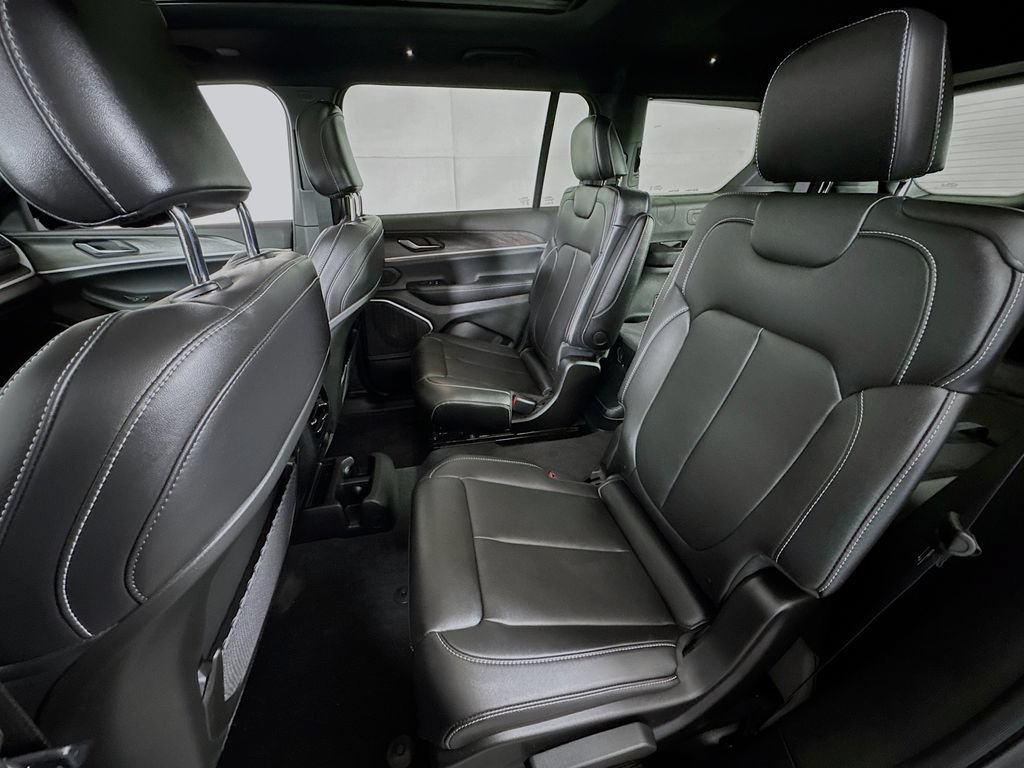 Used 2026 Jeep Grand Cherokee L Limited w/ Limited Altitude Package AWD/4WD image 25