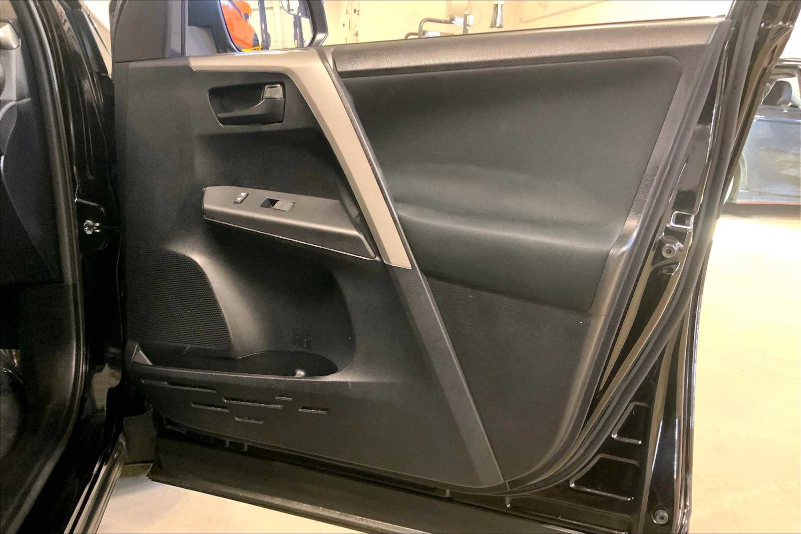 Used 2017 Toyota RAV4 LE w/ Carpet Mat Package image 19