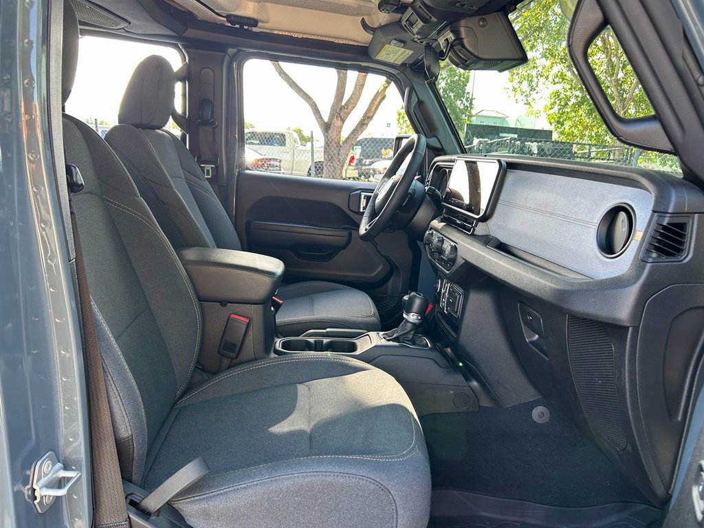 Certified 2025 Jeep Gladiator Sport AWD/4WD image 41