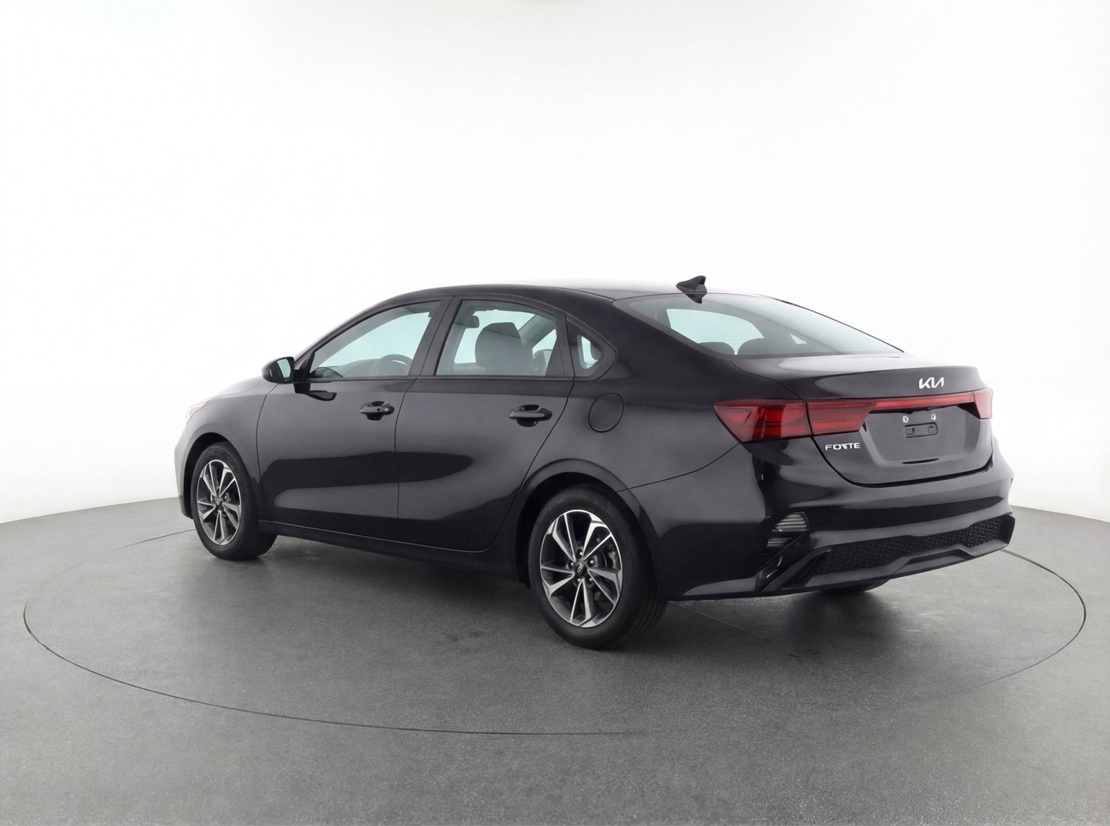 Used 2023 Kia Forte LXS image 6