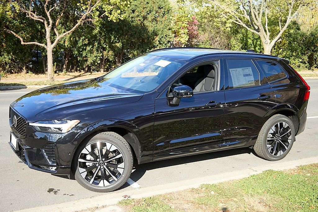 New 2026 Volvo XC60 B5 Plus w/ Protection Package Premier image 3