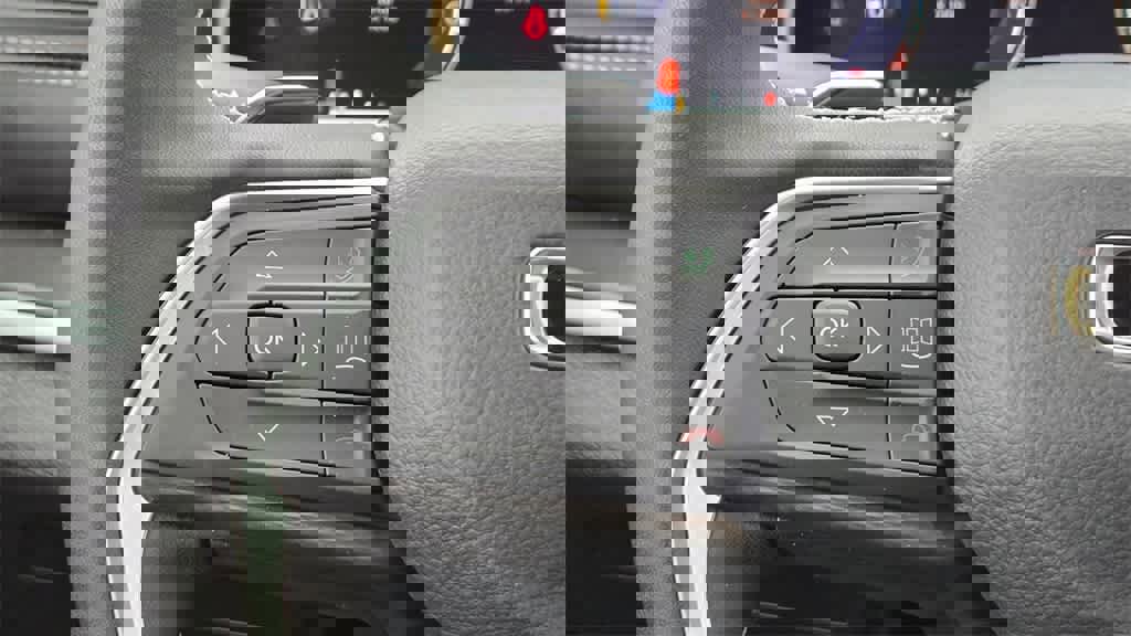 New 2025 Jeep Grand Cherokee Altitude image 10