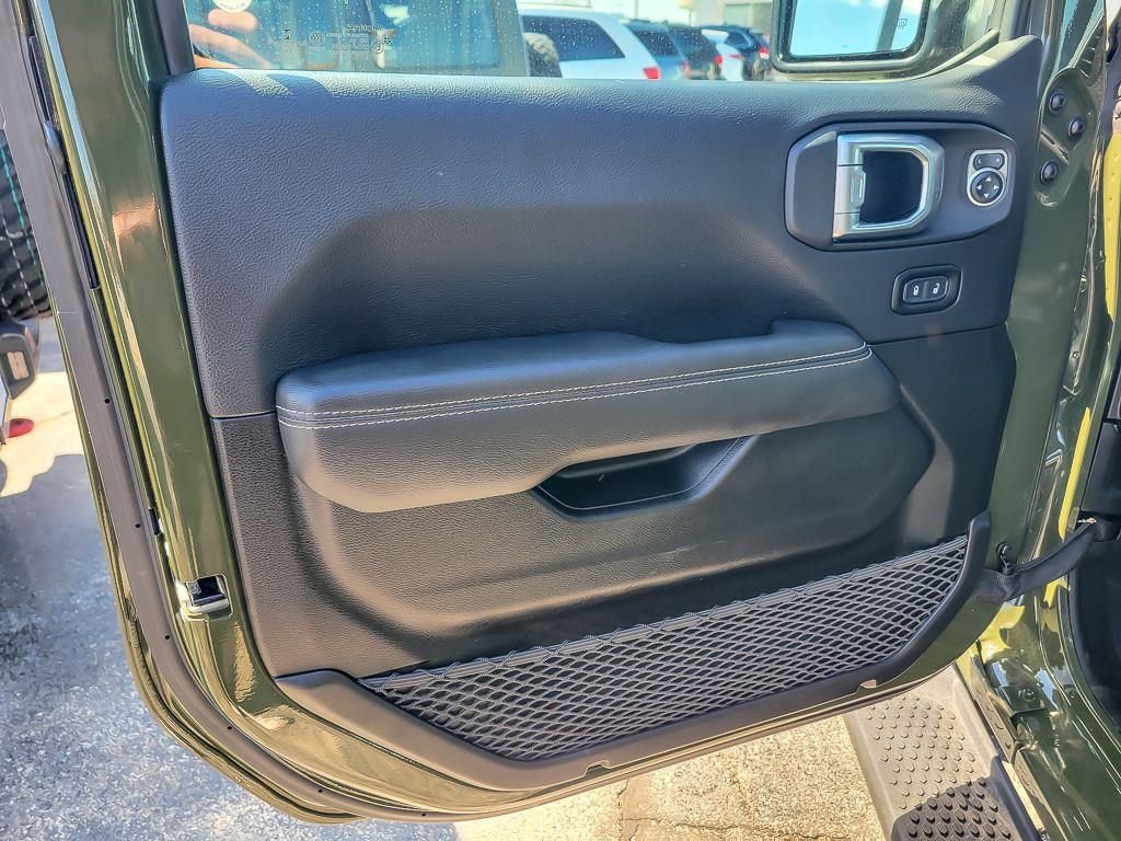 Used 2023 Jeep Wrangler Unlimited Sahara w/ Cold Weather Group image 19