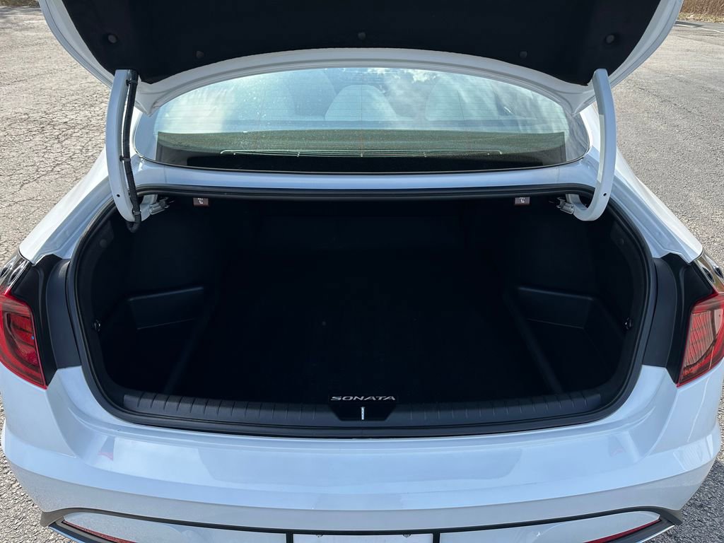 Used 2021 Hyundai Sonata SE w/ Preferred Accessory Package FWD image 17