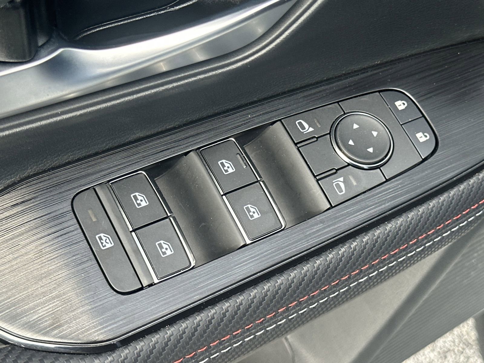 New 2025 Nissan Kicks SR image 17