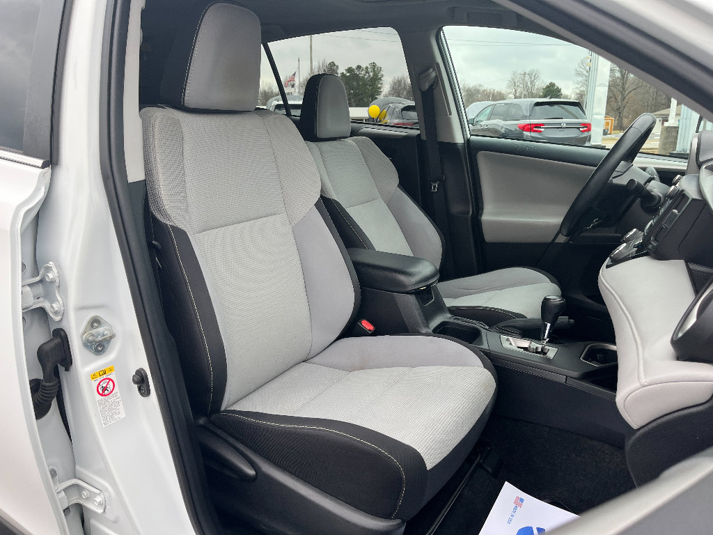 Used 2018 Toyota RAV4 XLE image 15