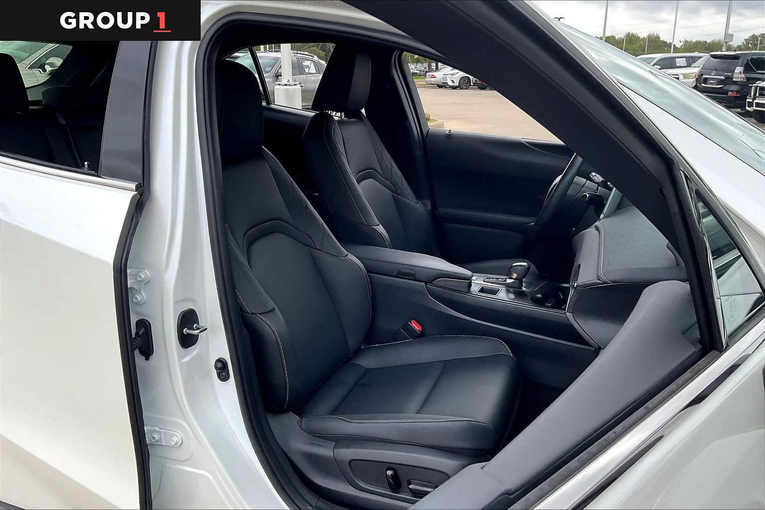 Certified 2025 Lexus UX 300h FWD image 7