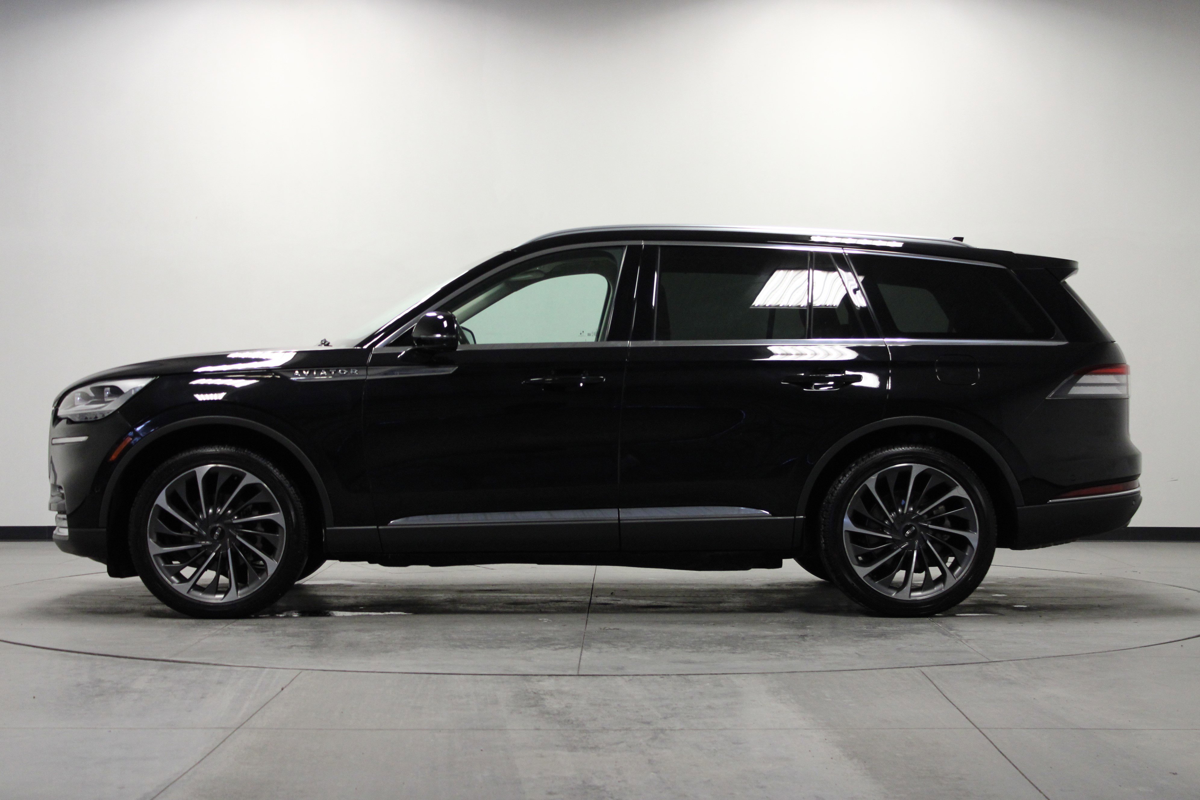 Used 2020 Lincoln Aviator Reserve w/ Equipment Group 202A image 7