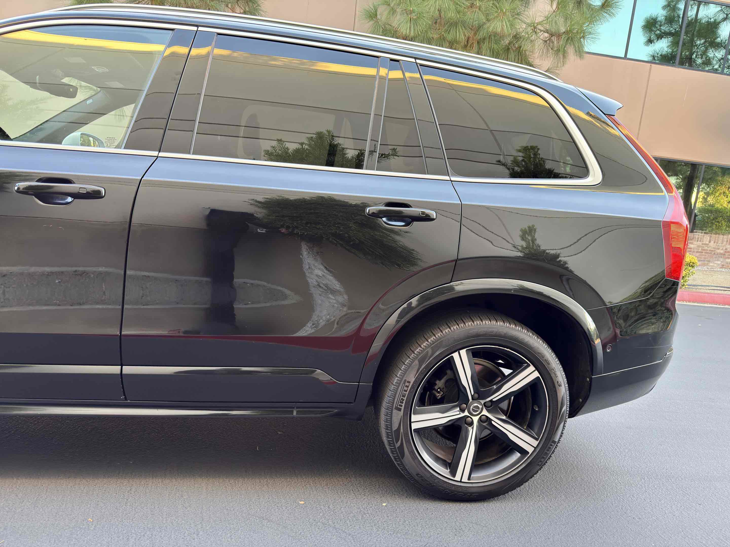 Used 2016 Volvo XC90 T6 R-Design w/ Vision Package image 14