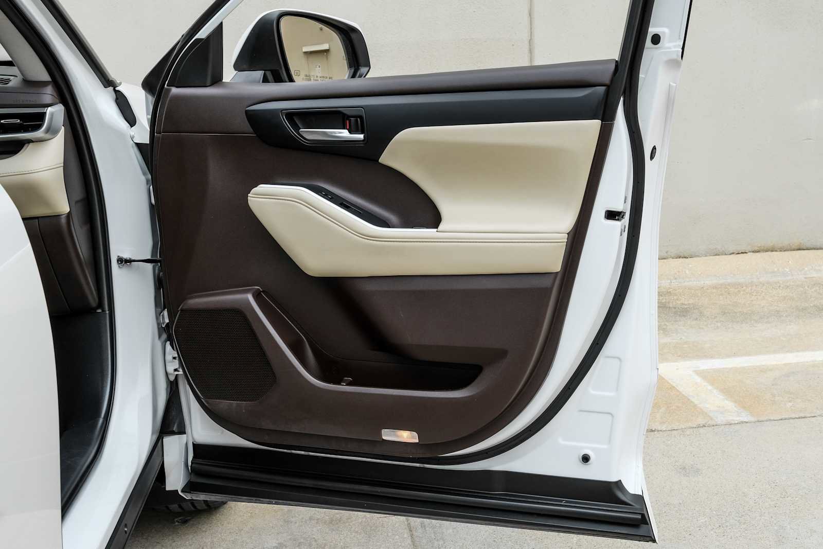 Used 2021 Toyota Highlander XLE image 45