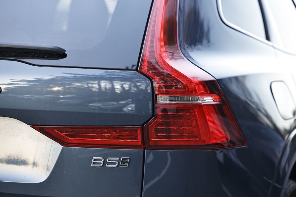 Used 2024 Volvo XC60 B5 Plus image 4