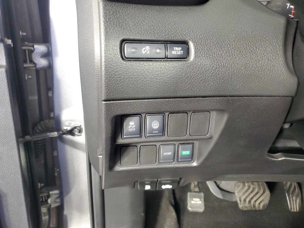 Used 2020 Nissan Rogue Sport S image 26