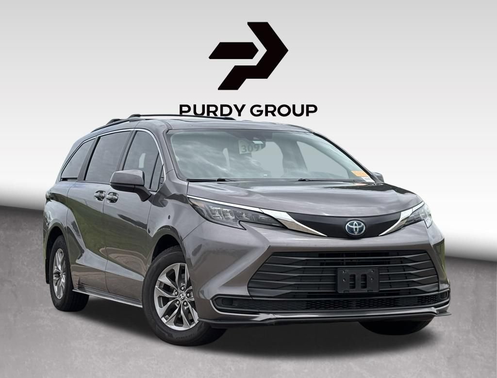 Used 2024 Toyota Sienna LE w/ LE Plus Package FWD image 1