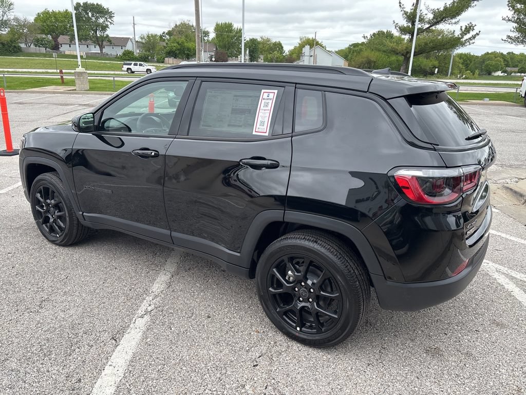 New 2026 Jeep Compass Latitude AWD/4WD image 18