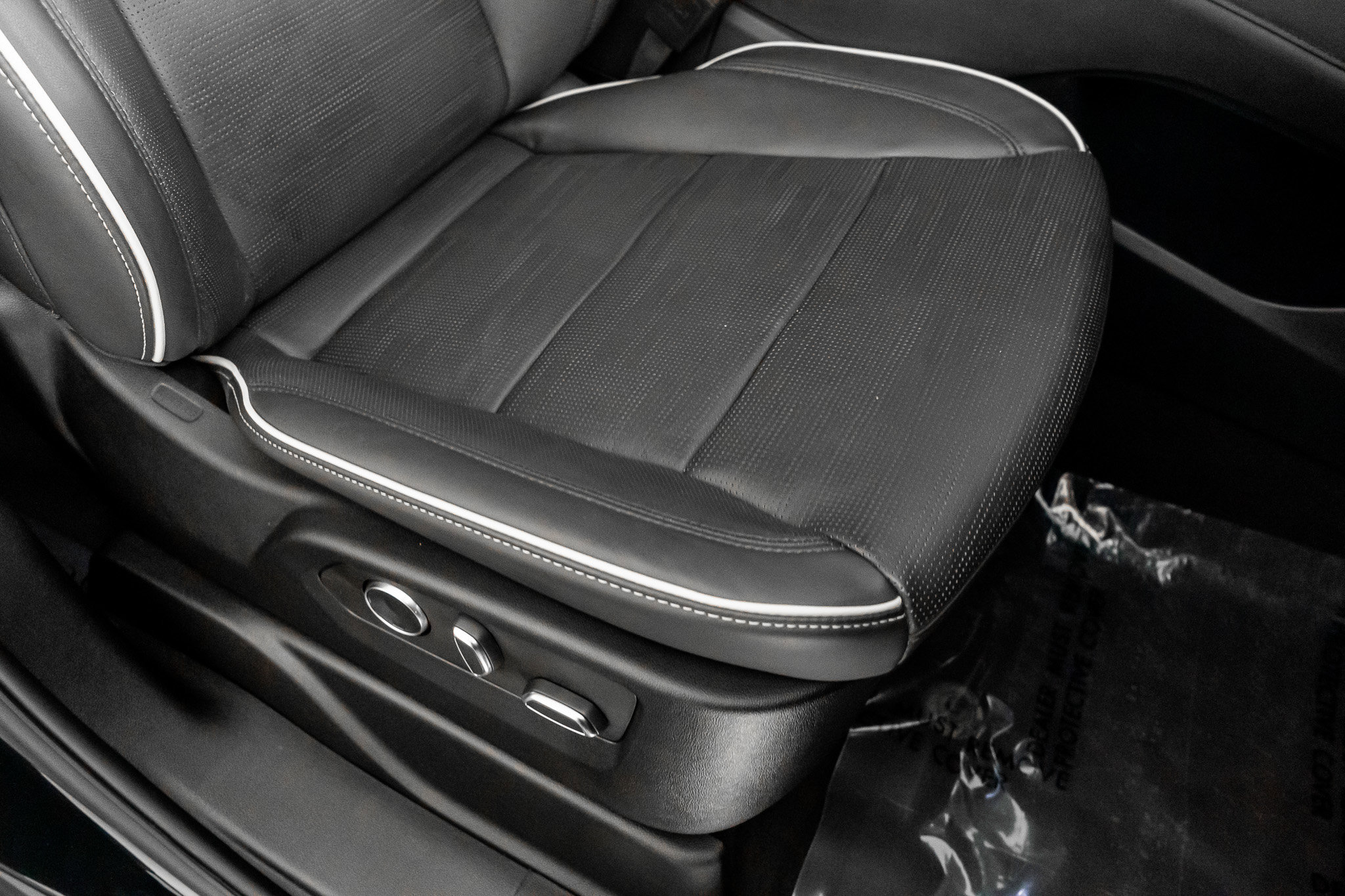 Used 2024 Cadillac Escalade ESV Premium Luxury image 31