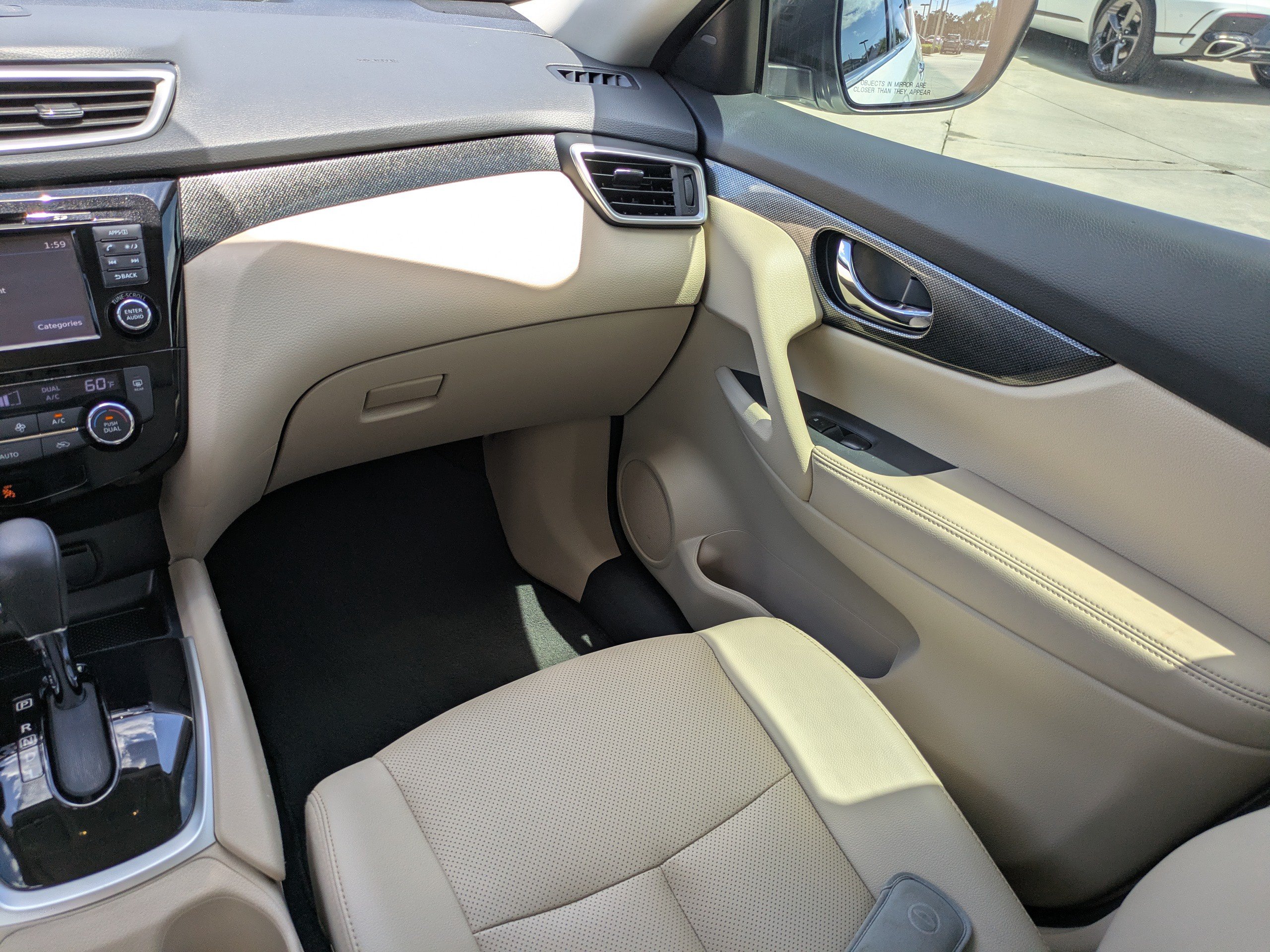 Used 2016 Nissan Rogue SL w/ SL Premium Package FWD image 16