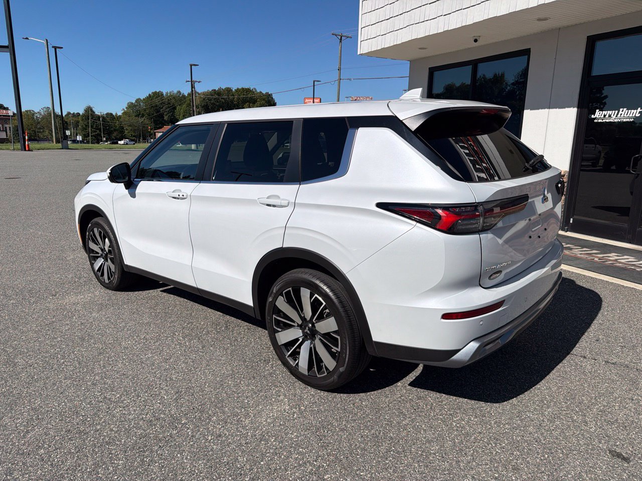 Used 2025 Mitsubishi Outlander SE FWD image 6