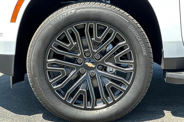 New 2026 Chevrolet Suburban RST w/ RST Capability Package AWD/4WD image 36