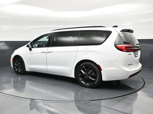 Used 2025 Chrysler Pacifica Limited FWD image 10
