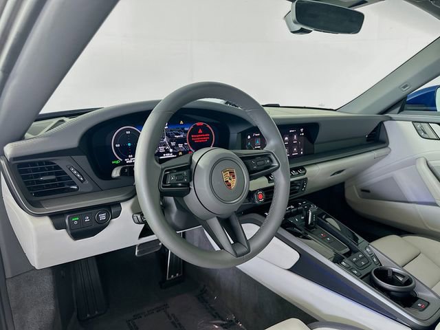 Used 2025 Porsche 911 Carrera RWD image 9