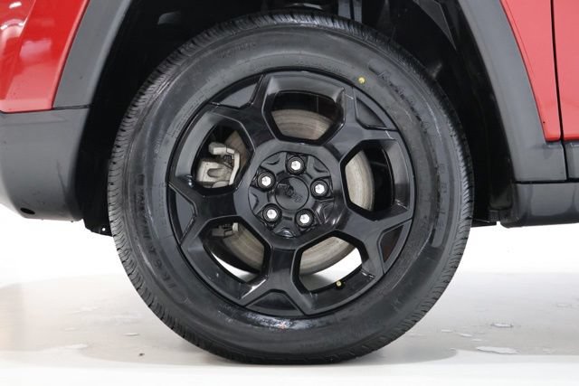 Used 2023 Jeep Compass Trailhawk w/ Trailhawk Convenience Group AWD/4WD image 11