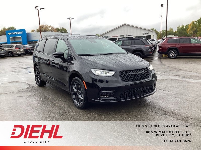 New 2026 Chrysler Pacifica Limited w/ S Appearance Package image 1