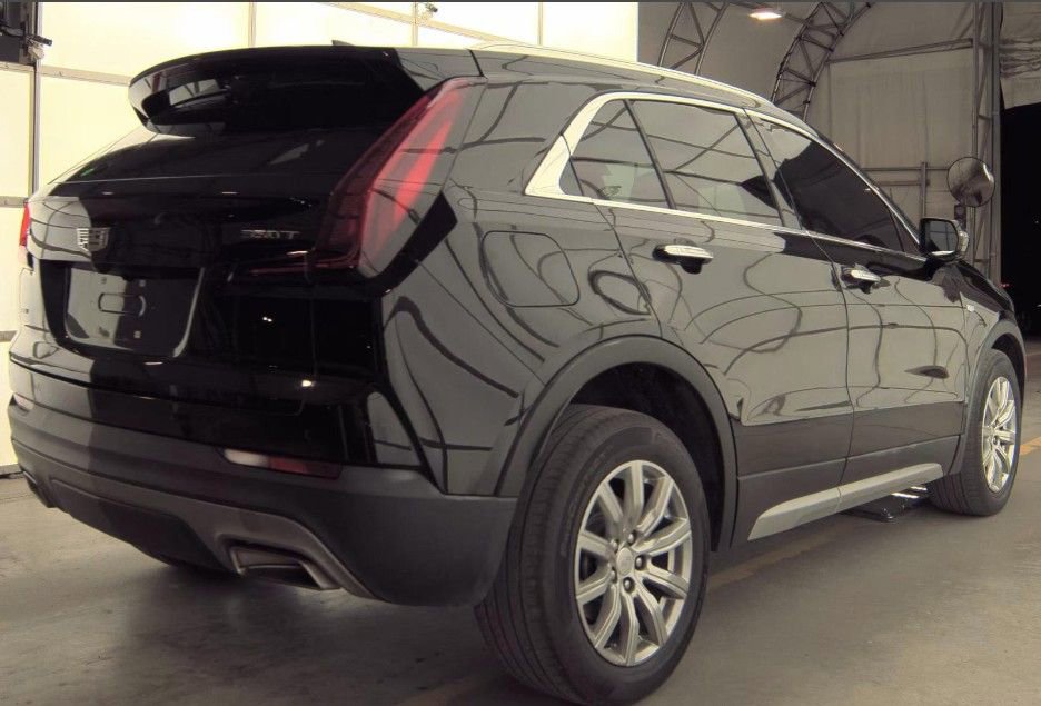 Used 2021 Cadillac XT4 Premium Luxury image 3