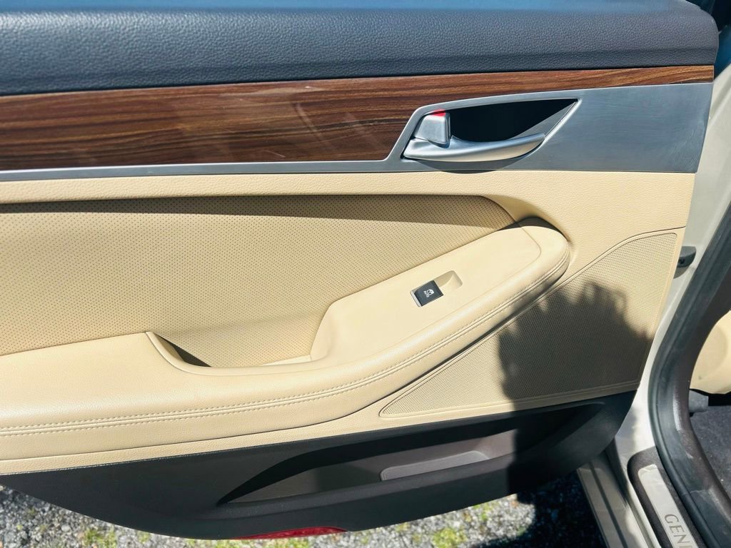Used 2015 Hyundai Genesis 3.8 image 21