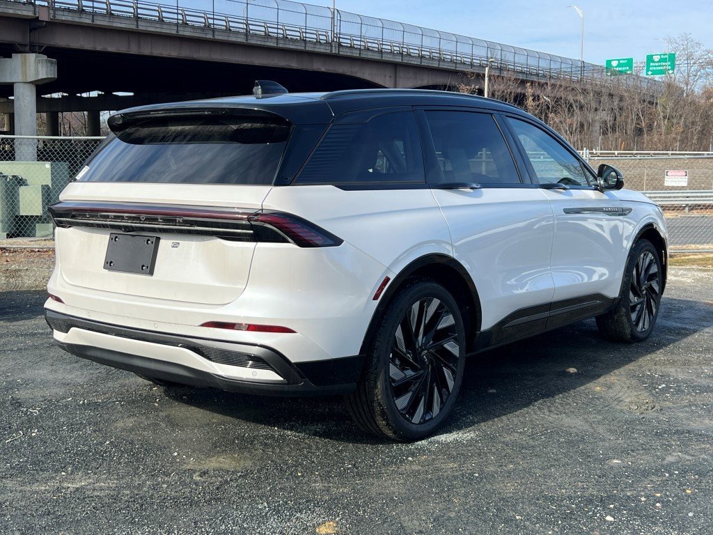 New 2026 Lincoln Nautilus Reserve image 4