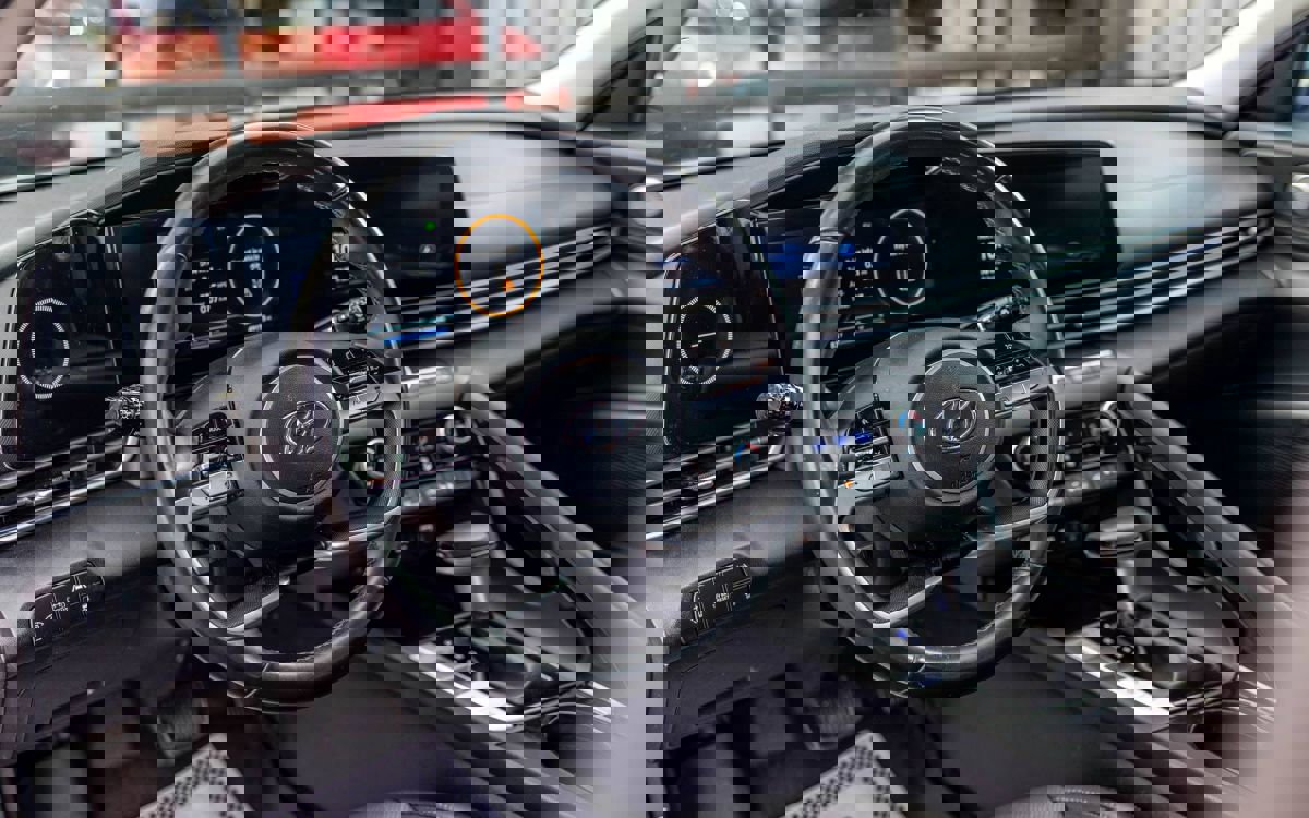 Used 2023 Hyundai Elantra Limited image 6