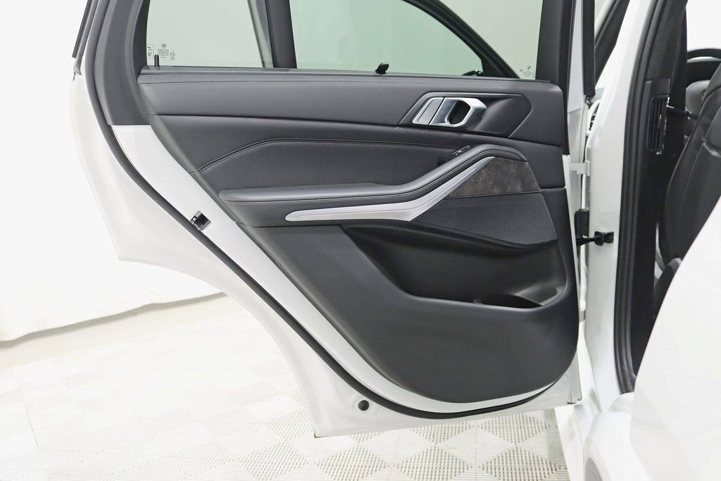 Used 2022 BMW X5 xDrive40i w/ M Sport Package image 41