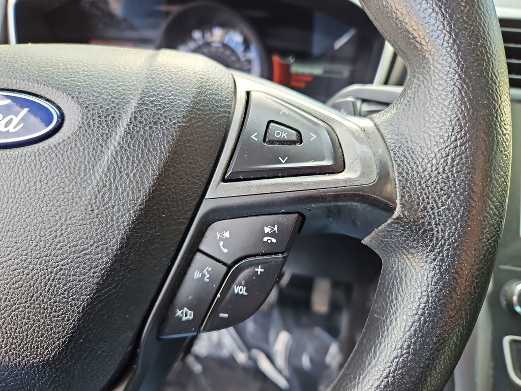 Used 2020 Ford Fusion SE image 12