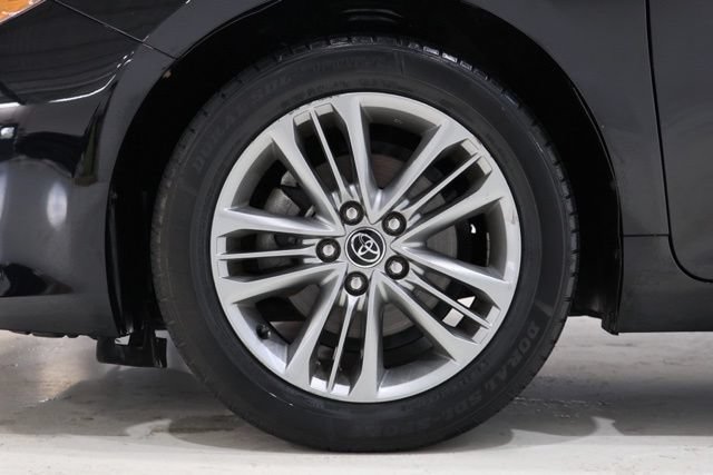 Used 2016 Toyota Camry SE w/ Moonroof Package FWD image 9