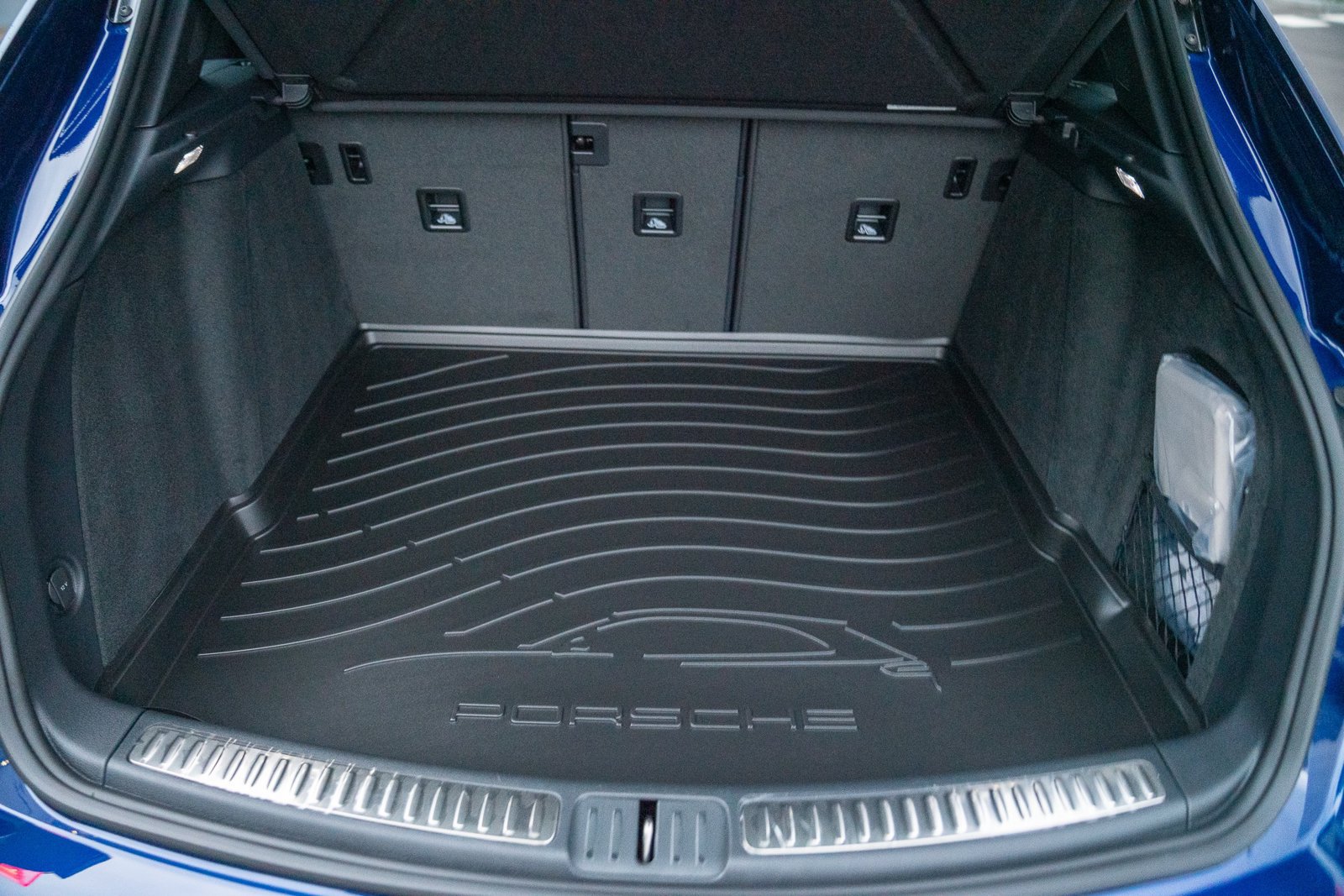 Certified 2026 Porsche Macan Turbo AWD/4WD image 29