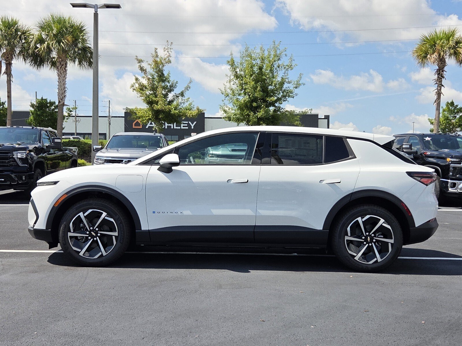 New 2026 Chevrolet Equinox EV LT FWD image 3