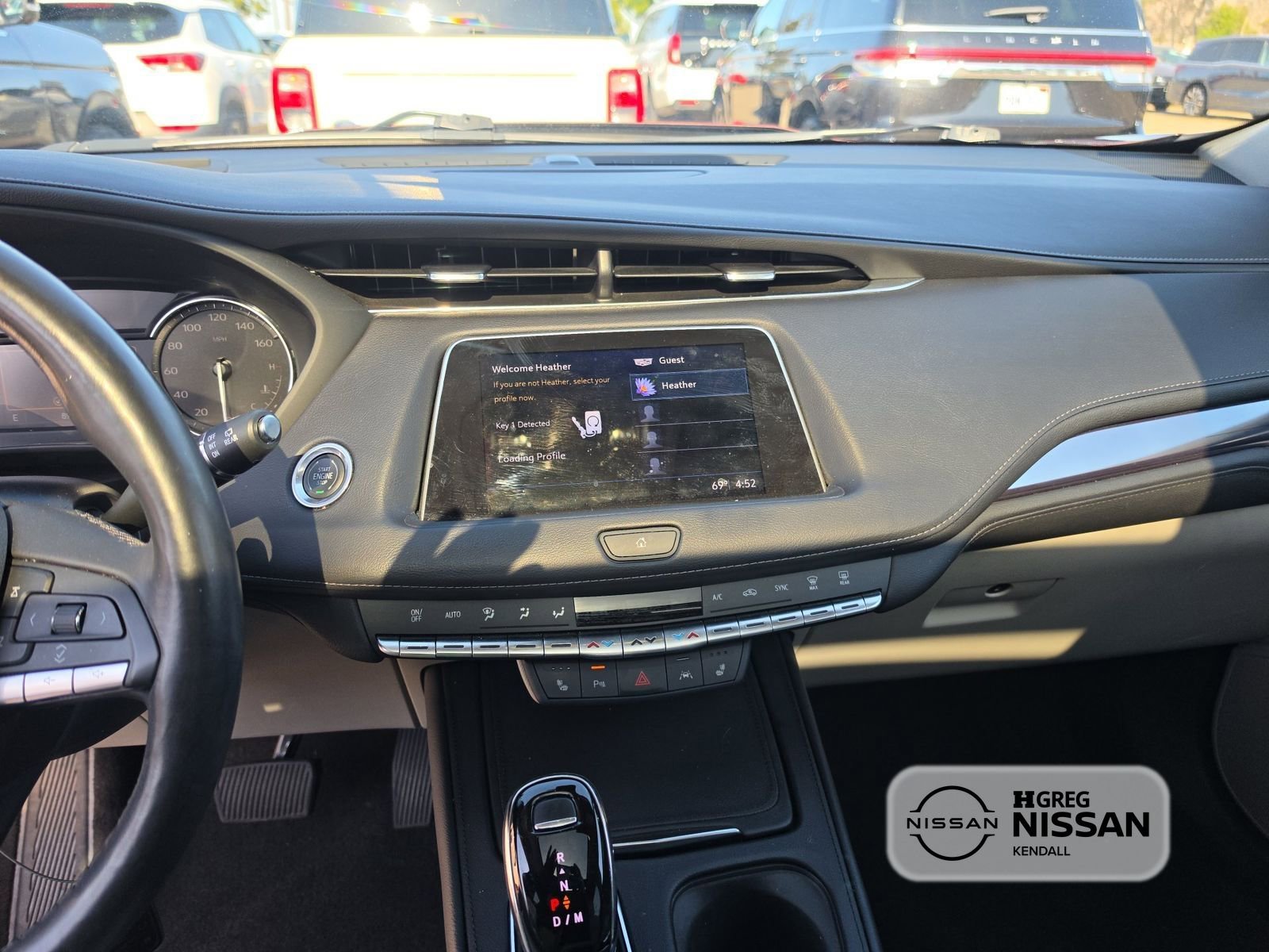 Used 2023 Cadillac XT4 Luxury w/ Cold Weather Package AWD/4WD image 8