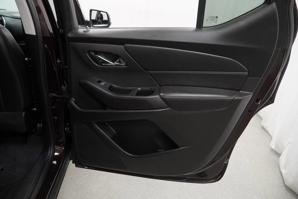 Used 2021 Chevrolet Traverse LT image 44