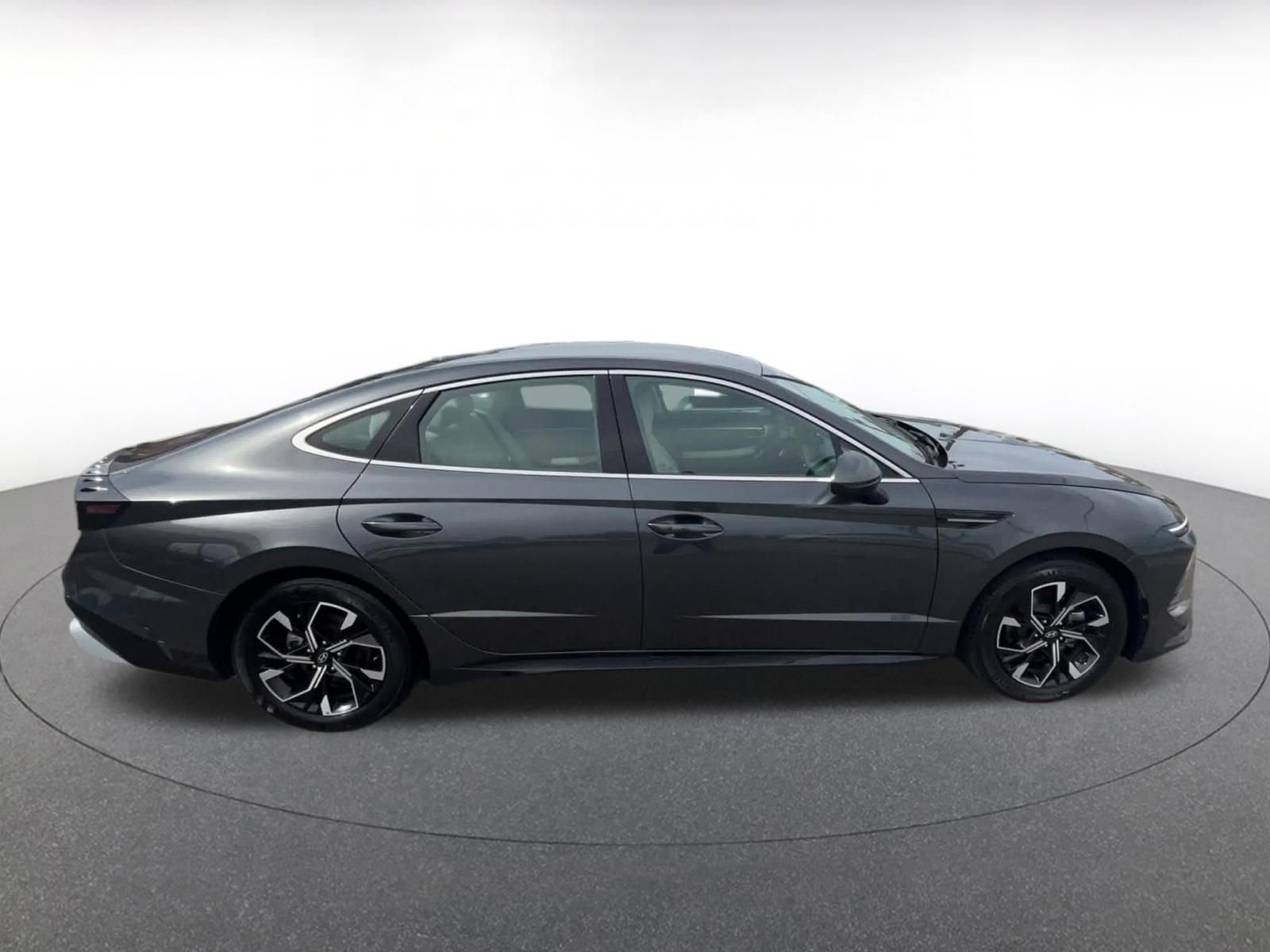 Used 2025 Hyundai Sonata SEL FWD image 16