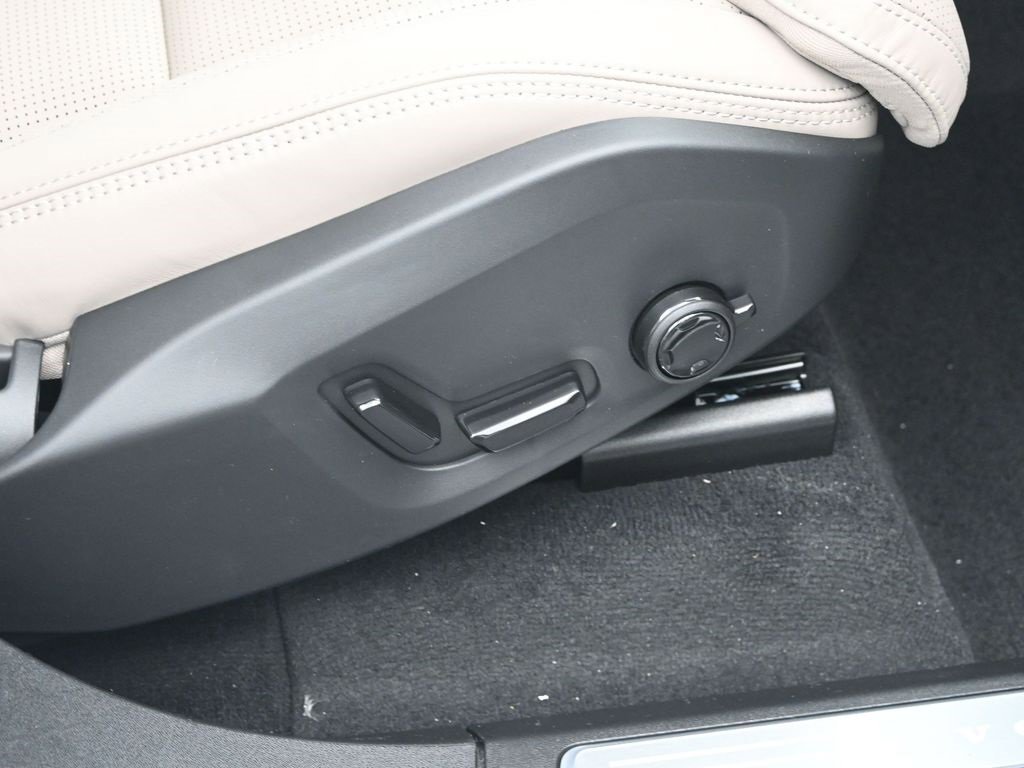 New 2026 Volvo XC90 B6 Ultra image 39