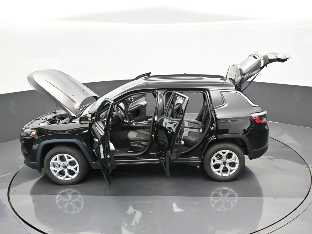 Used 2025 Jeep Compass Latitude image 56