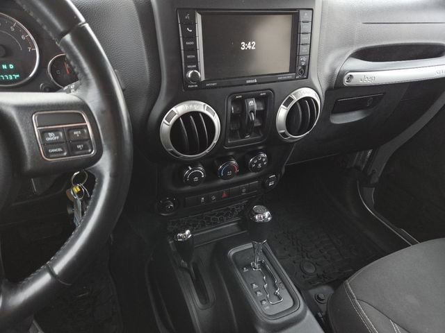 Used 2017 Jeep Wrangler Unlimited Sahara image 30