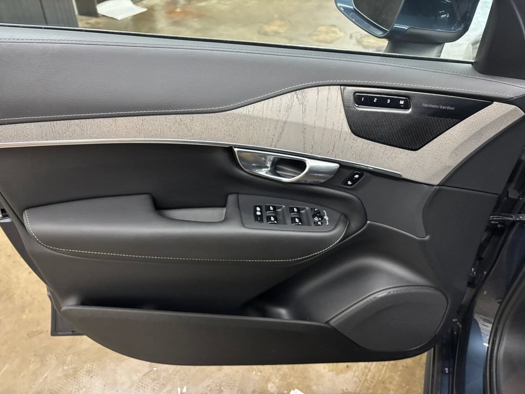 Certified 2025 Volvo XC90 B6 Ultra w/ Protection Package Premier AWD/4WD image 11
