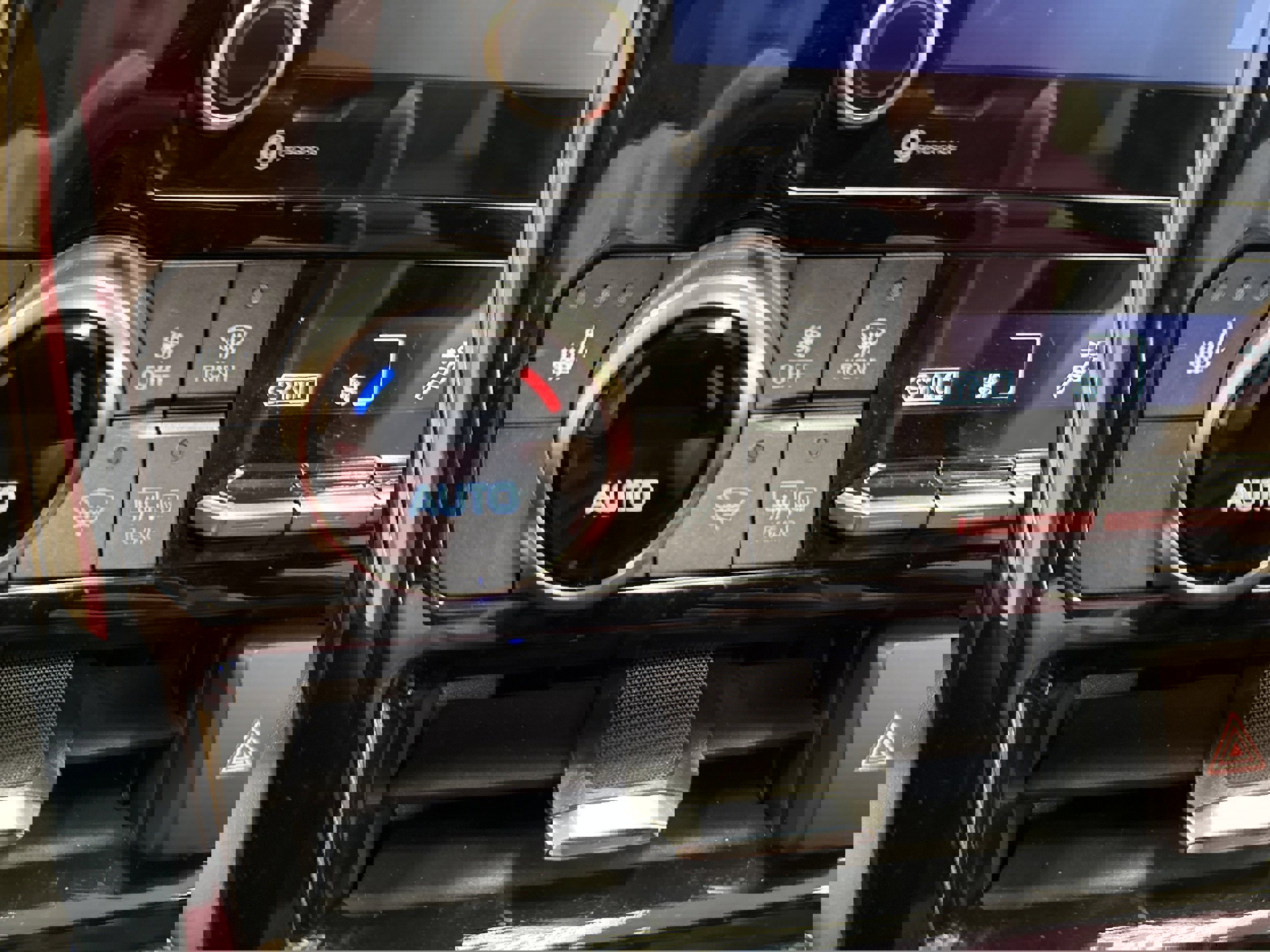 Used 2022 Toyota Highlander XSE image 39