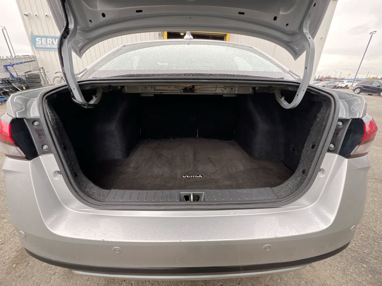 Used 2024 Nissan Versa SR FWD image 26