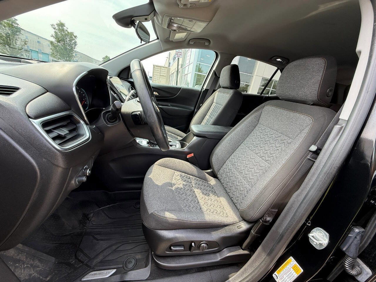 Used 2023 Chevrolet Equinox LT image 19