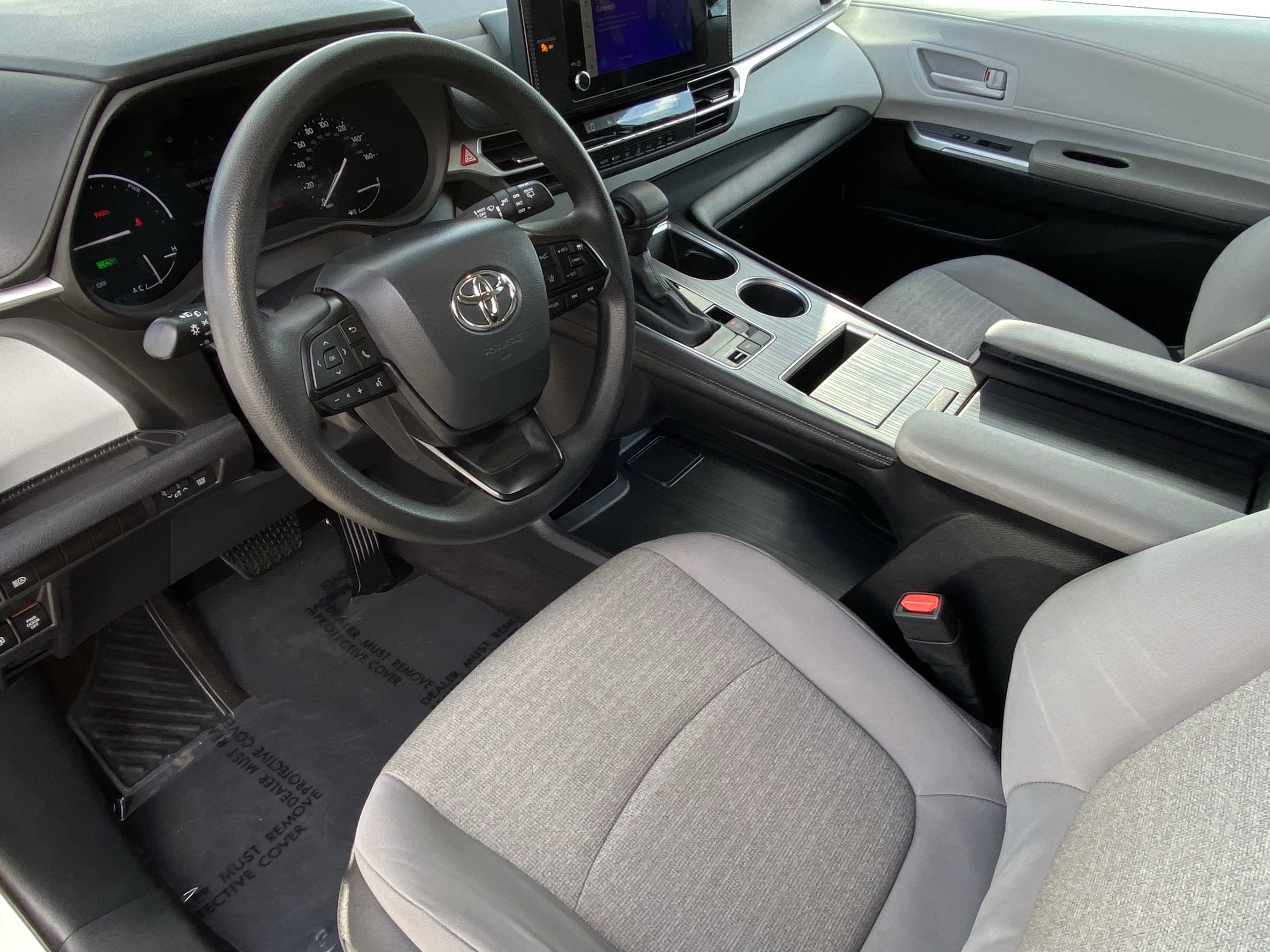 Certified 2025 Toyota Sienna LE FWD image 26