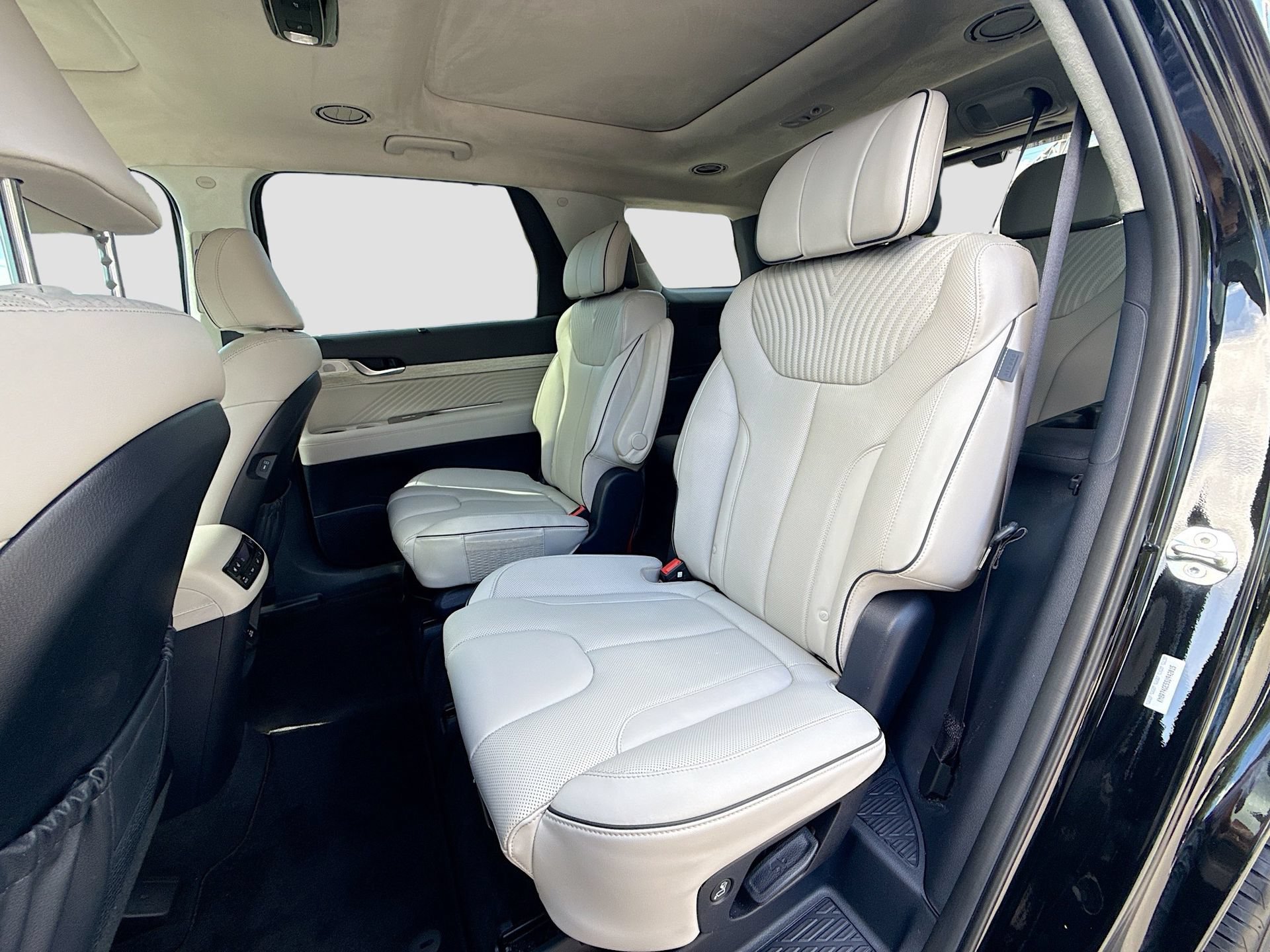Used 2025 Hyundai Palisade Calligraphy FWD image 20