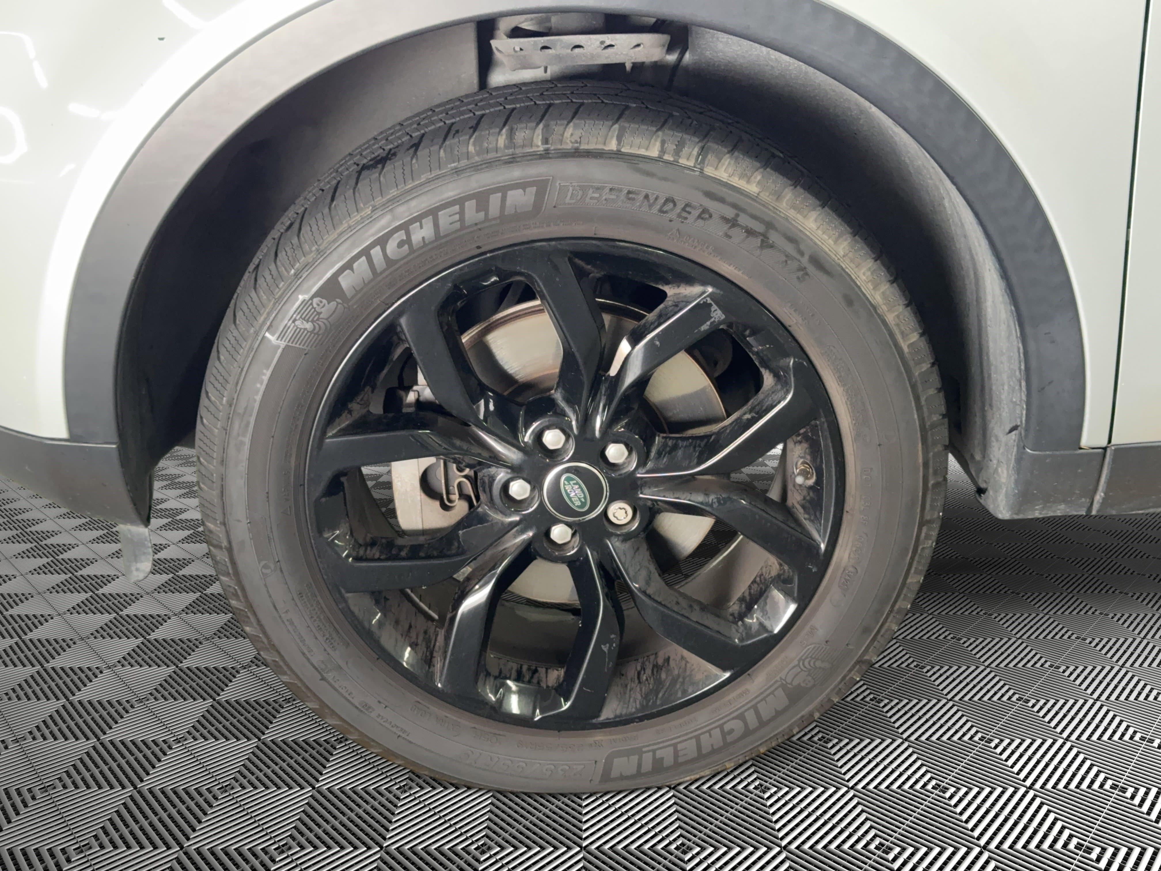 Used 2019 Land Rover Discovery Sport HSE AWD/4WD image 12