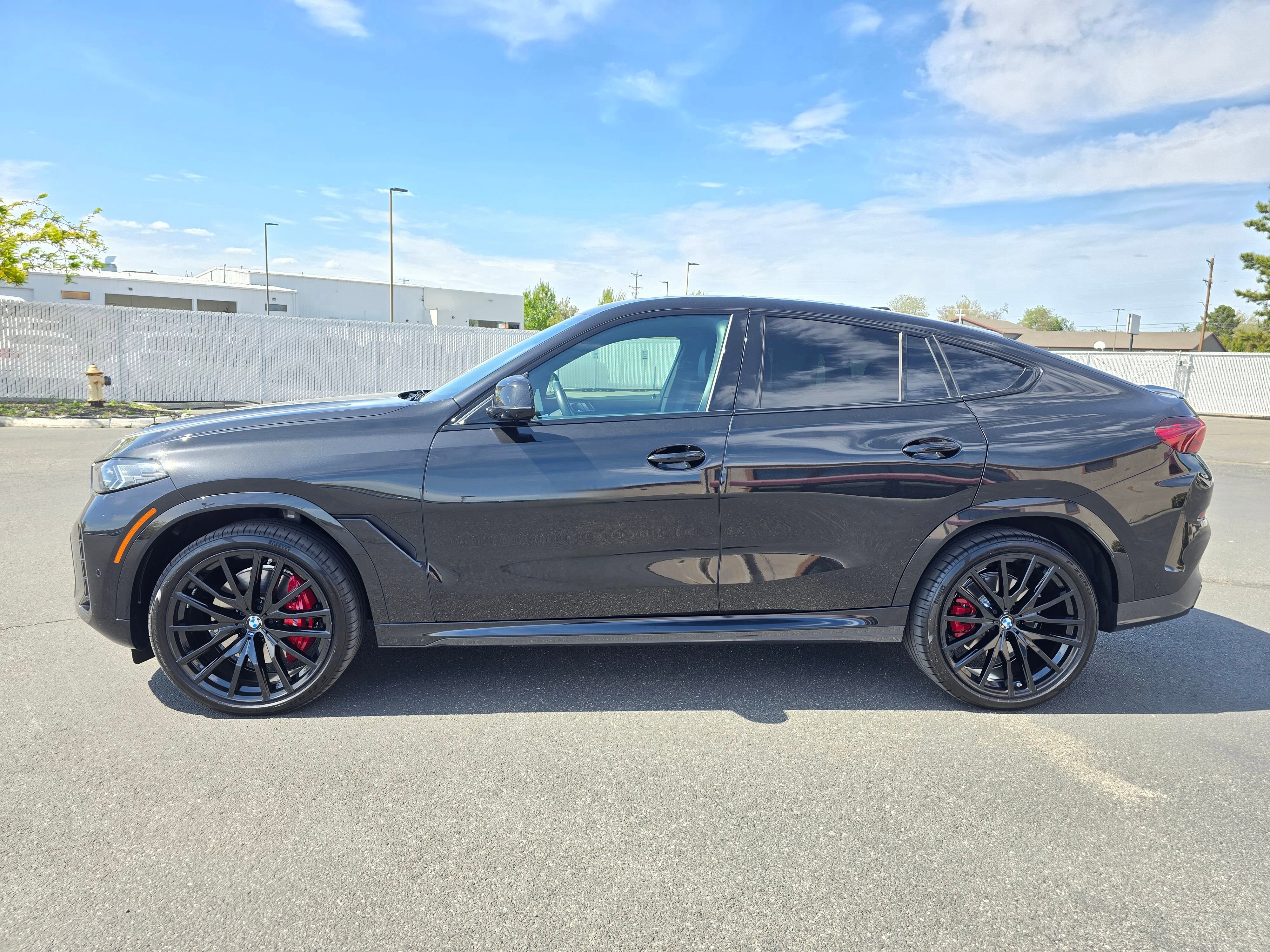 Certified 2025 BMW X6 xDrive40i w/ Executive Package image 3