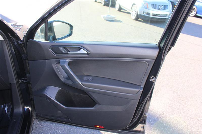 Used 2018 Volkswagen Tiguan SEL image 12